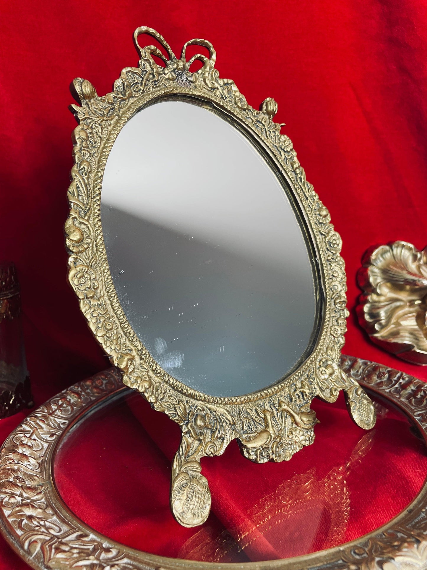 Miroir baroque ancien en bronze à motifs fleuris - Les Ateliers de Minnie Valentine