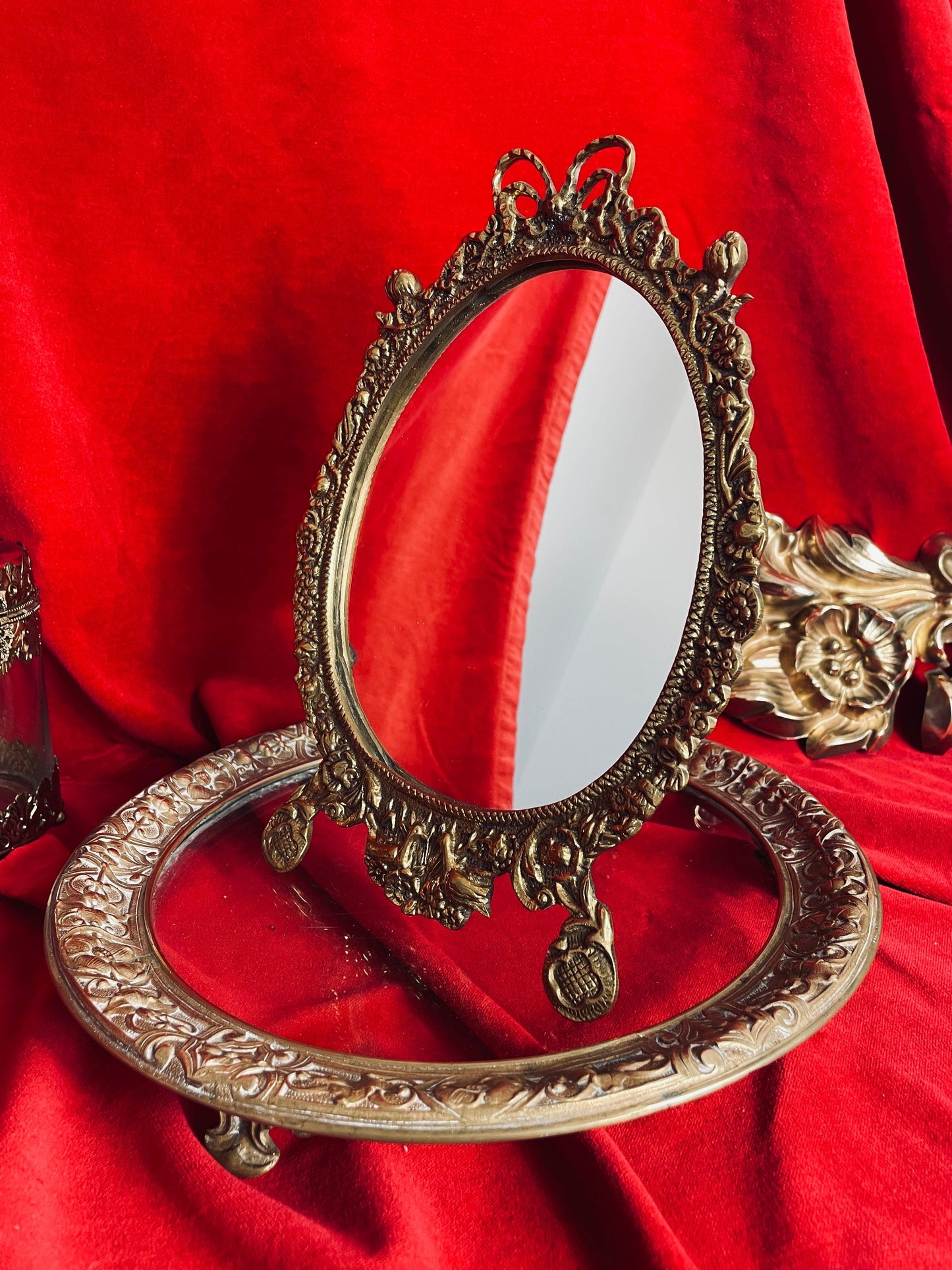Miroir baroque ancien en bronze à motifs fleuris - Les Ateliers de Minnie Valentine
