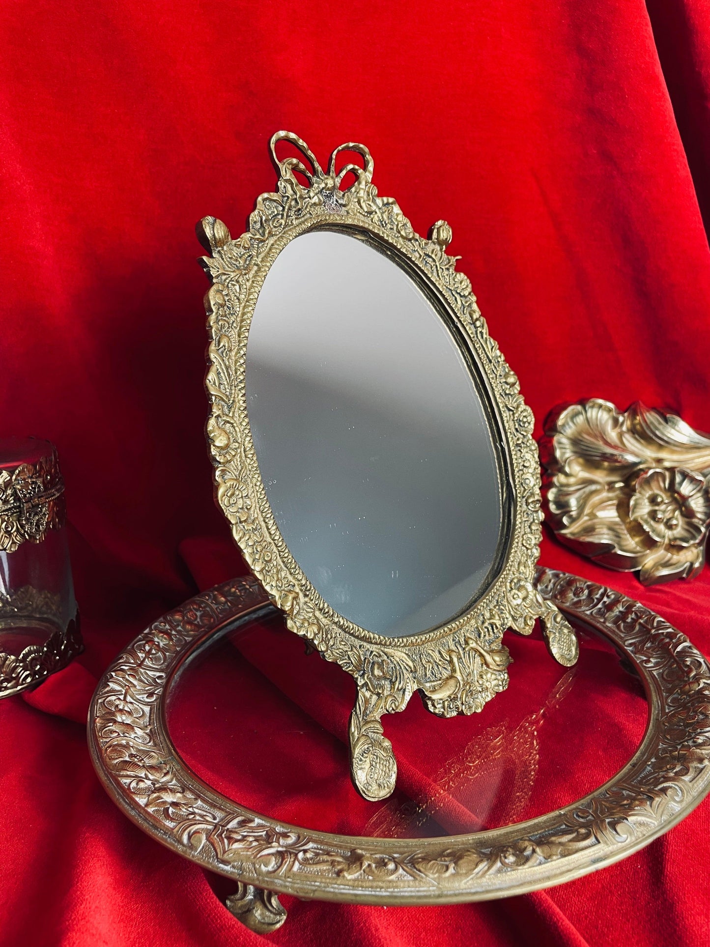 Miroir baroque ancien en bronze à motifs fleuris - Les Ateliers de Minnie Valentine