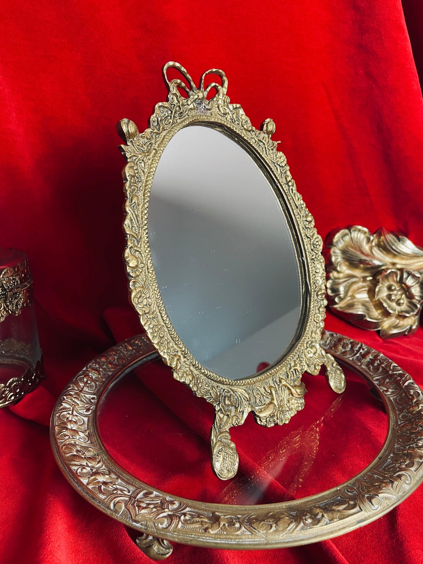 Miroir baroque ancien en bronze à motifs fleuris - Les Ateliers de Minnie Valentine