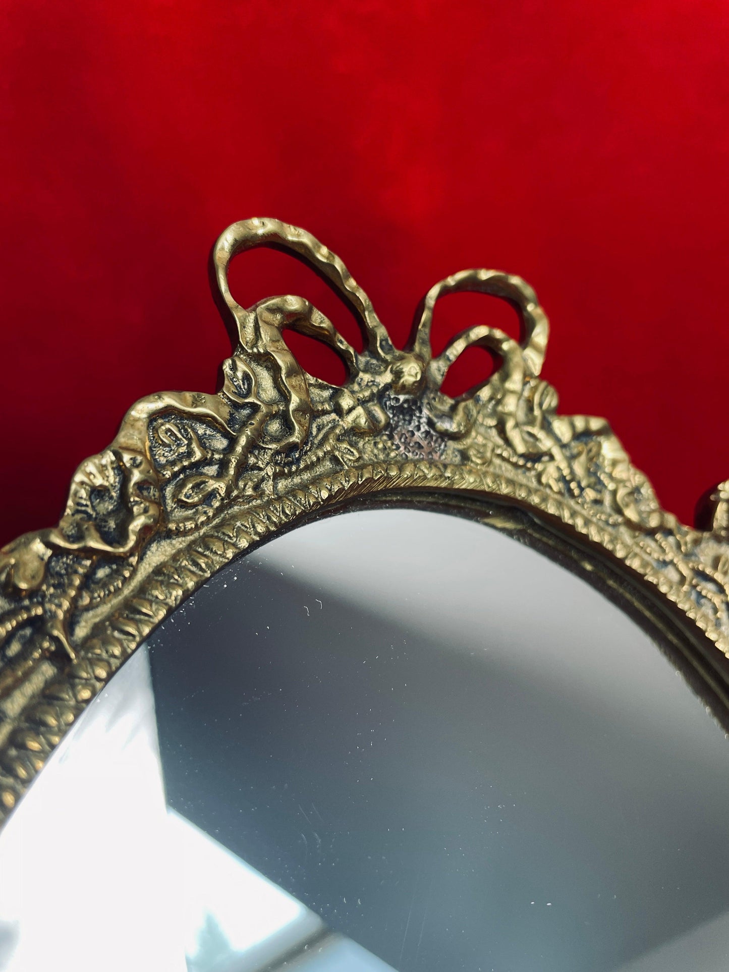 Miroir baroque ancien en bronze à motifs fleuris - Les Ateliers de Minnie Valentine