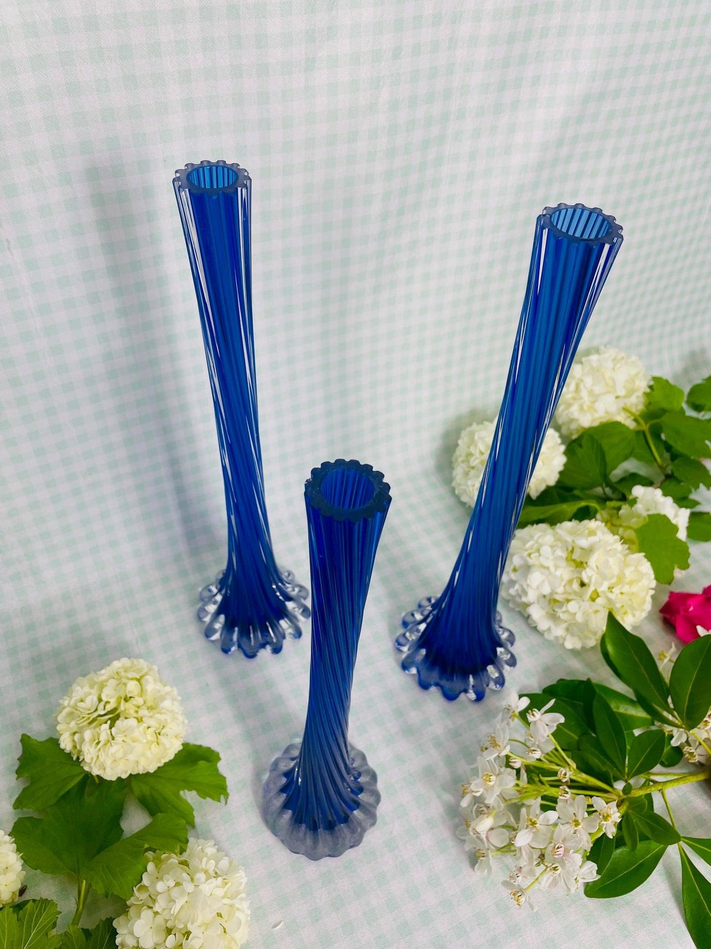 Trio de vases soliflores vintage bleus à spirales - Les Ateliers de Minnie Valentine