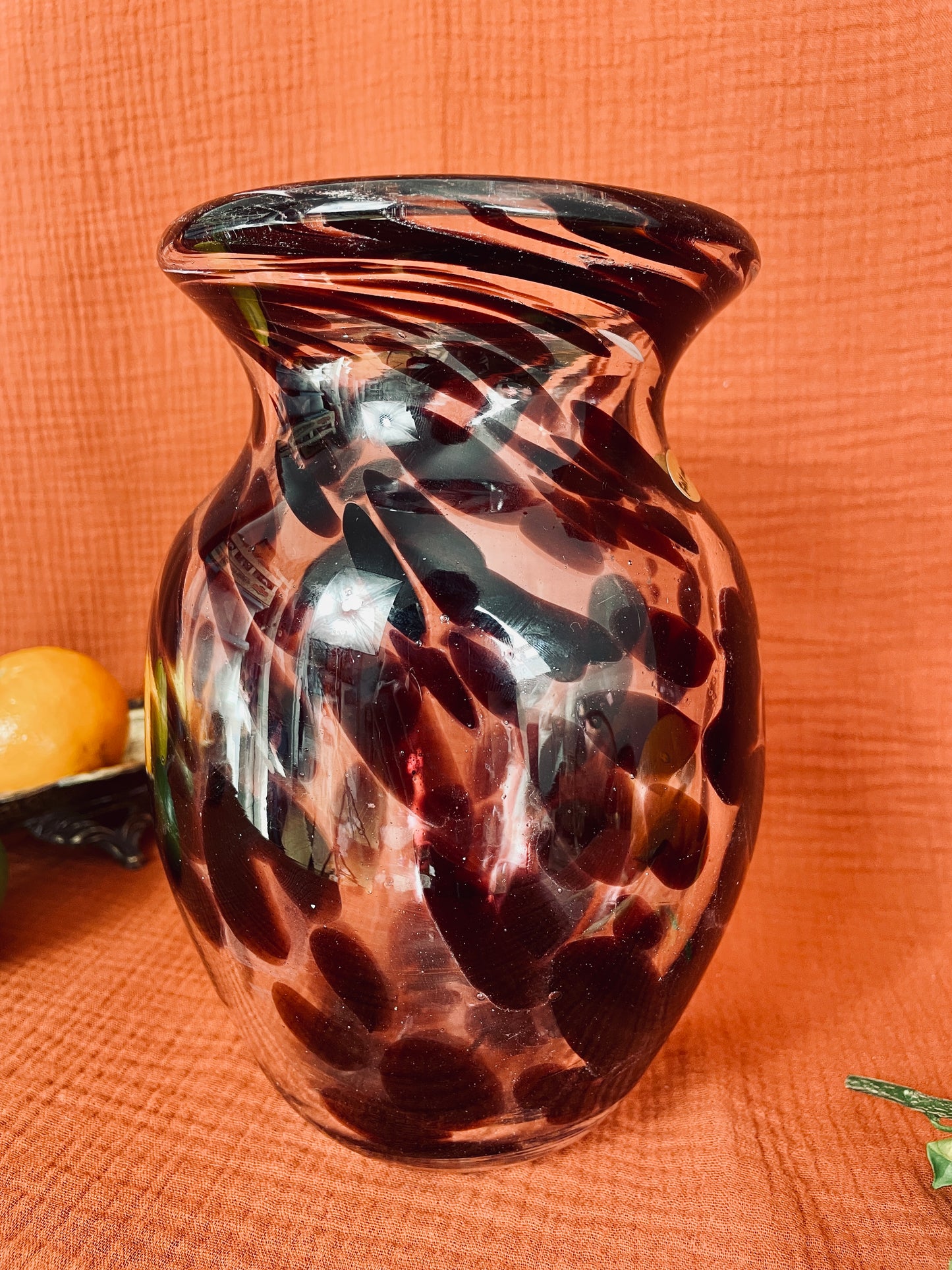Vase artisanal en verre moucheté