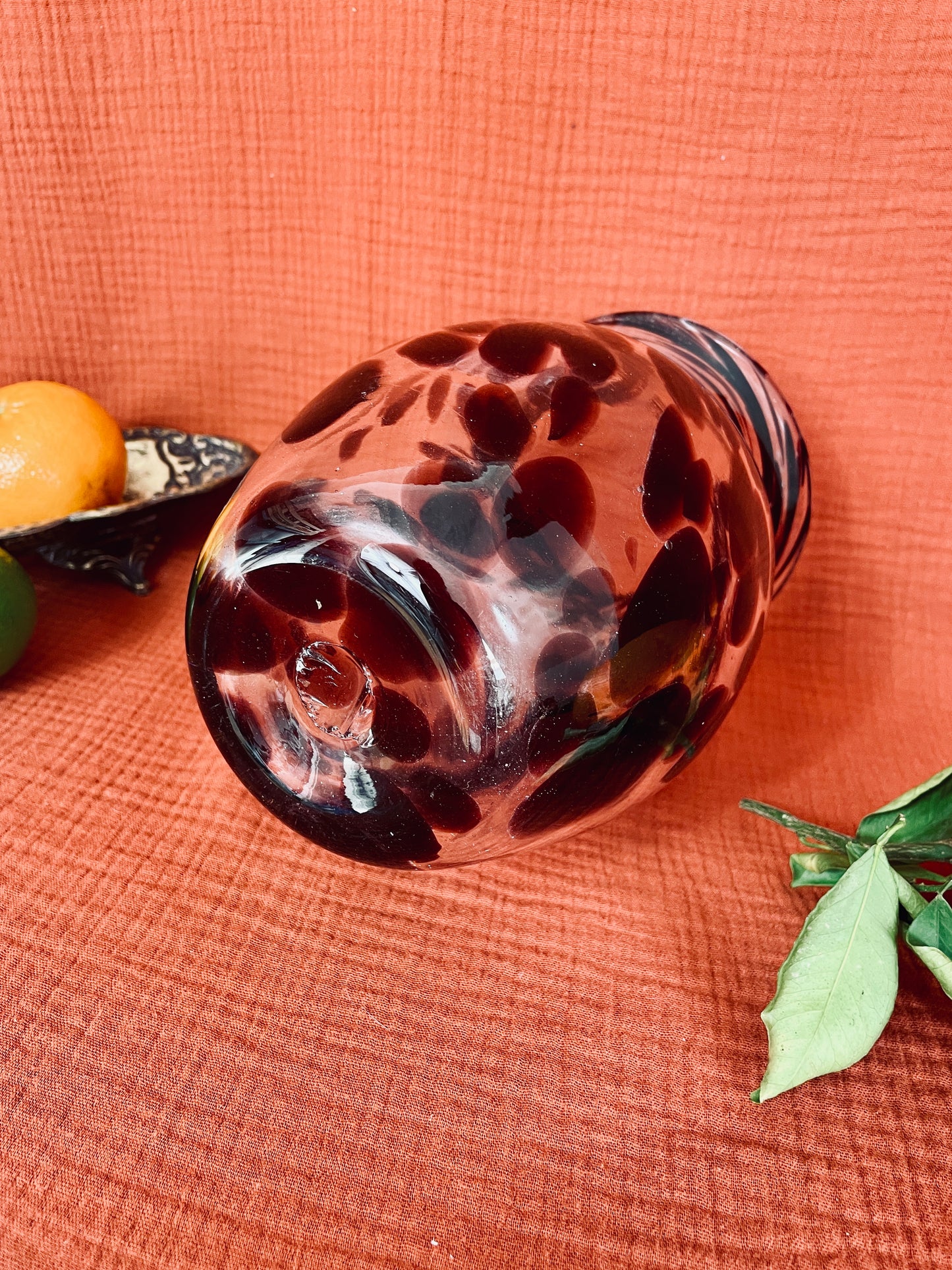 Vase artisanal en verre moucheté