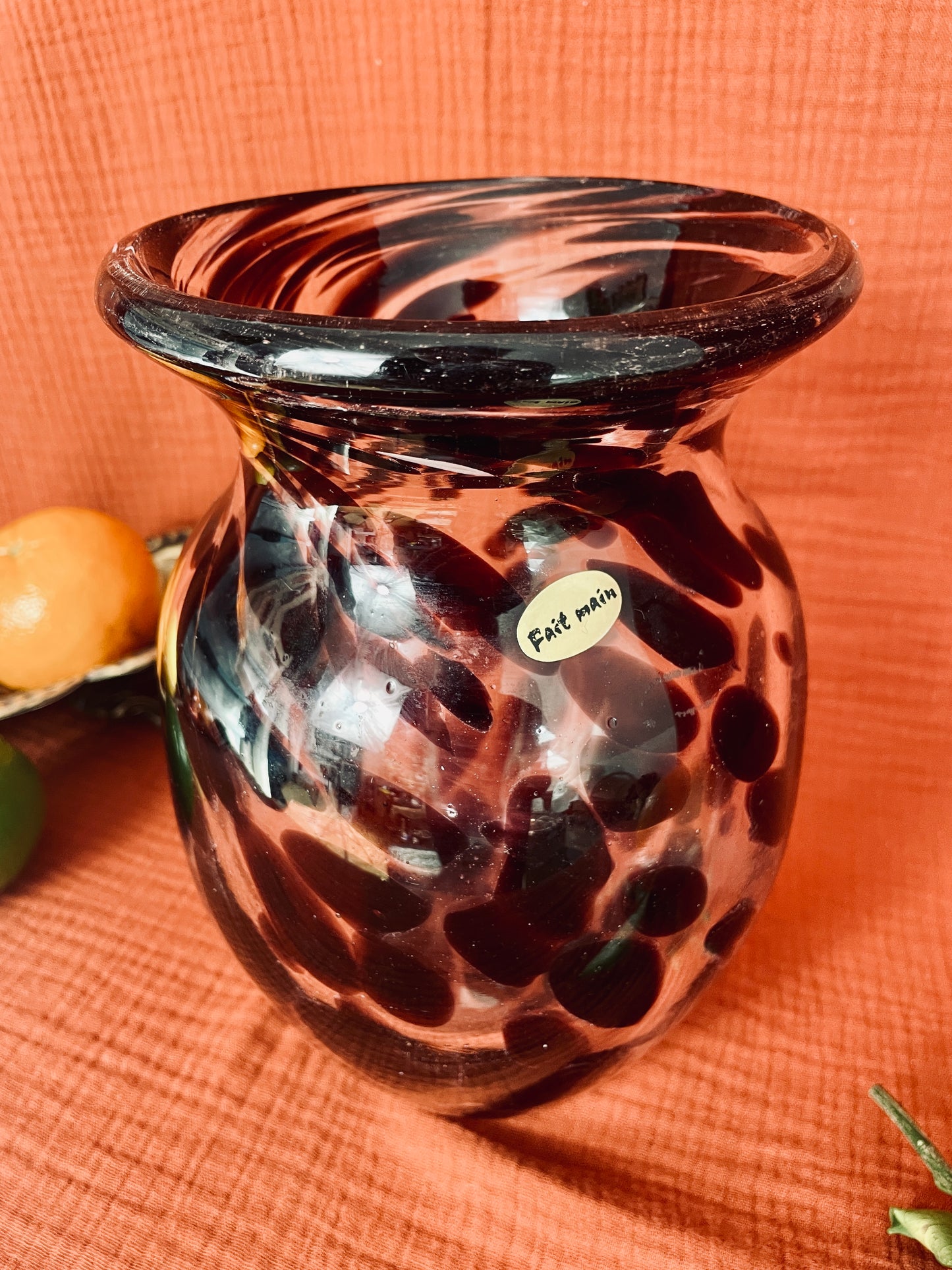 Vase artisanal en verre moucheté