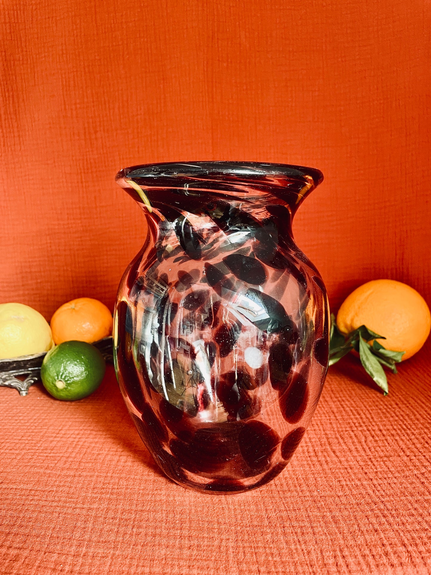 Vase artisanal en verre moucheté