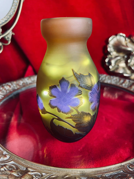 Vase à fleurs de type Gallé - signature Tip Gallé - Les Ateliers de Minnie Valentine