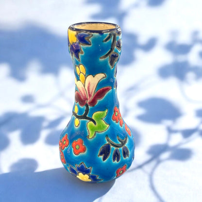 Petit vase soliflore à fleurs en émaux Longwy