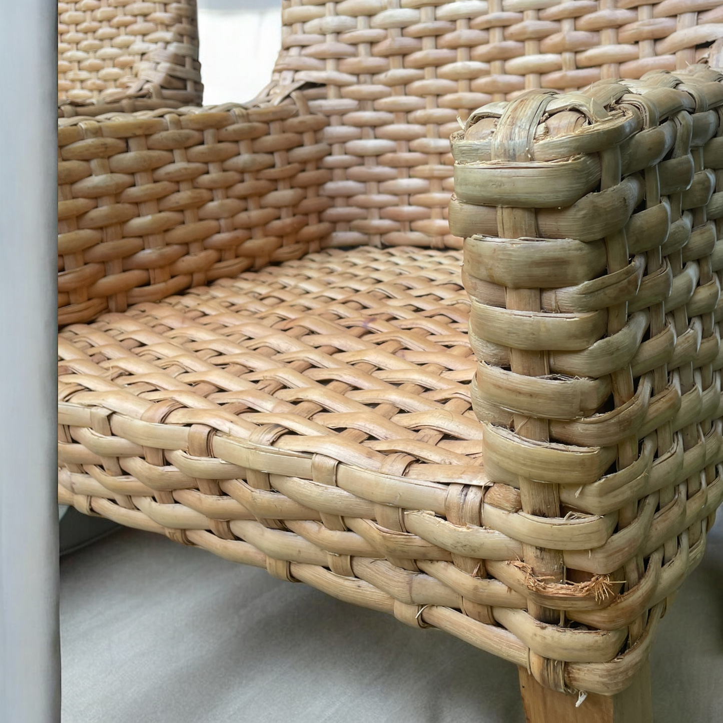 Paire de chaises d'intérieur vintage en rotin Maison Kok